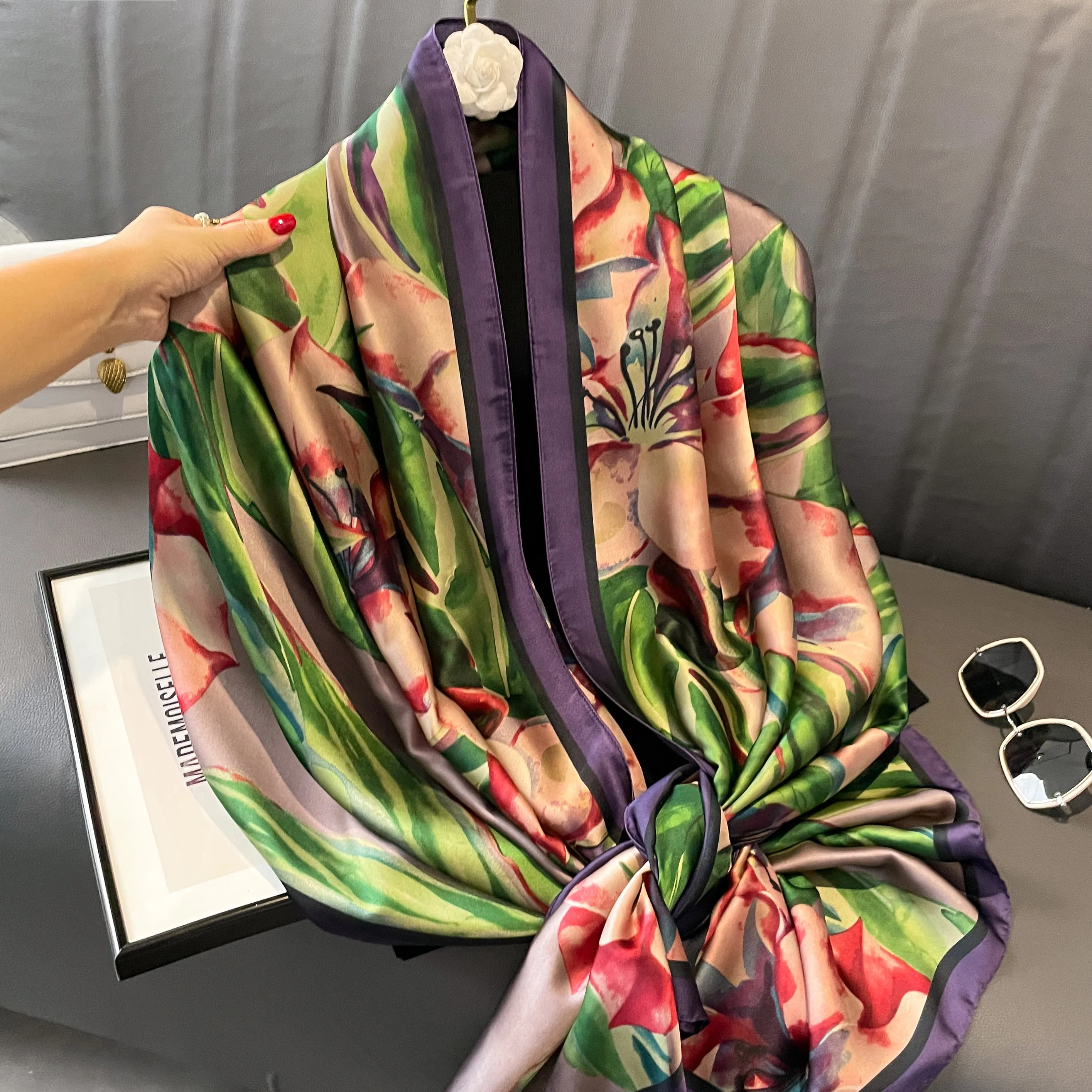 2023 Новый шарф с имитацией шелкового принта для женщин, осенне-зимний теплый шарф, модная шаль в иностранном стиле
