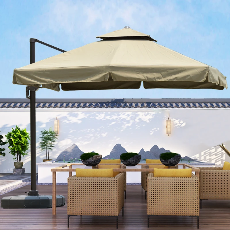 Зонтики на открытом воздухе, большие солнечные фонари, столы и стулья во внутреннем дворе, сад виллы, римская устойчивость к ветру